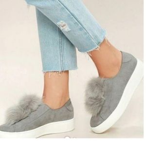 STEVE MADDEN FUZZY SLIDES SZ 9.5